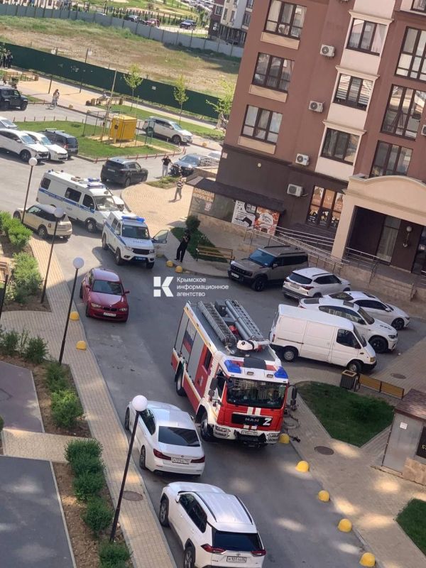 В симферопольском микрорайоне "Жигулина роща" оцепили территорию у одной из многоэтажек В симферопольском микрорайоне "Жигулина роща" оцепили территорию у одной из многоэтажек