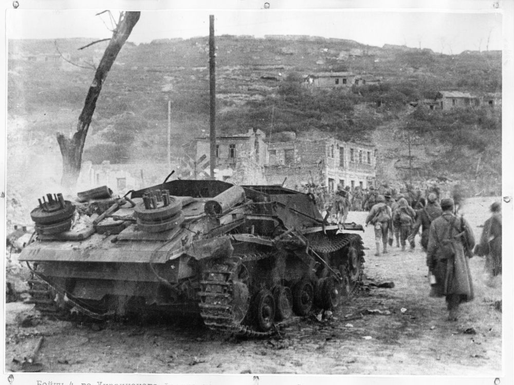   1944-:    