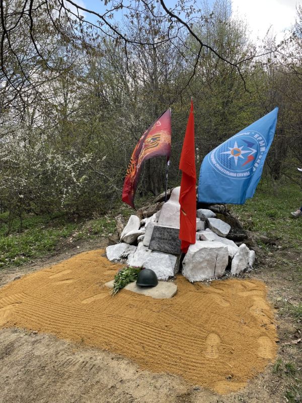 59 памятных мест привели в порядок в преддверии Дня Победы сотрудники МЧС Республики Крым 59 памятных мест привели в порядок в преддверии Дня Победы сотрудники МЧС Республики Крым