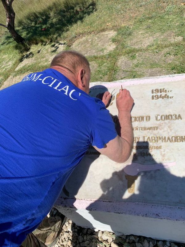 59 памятных мест привели в порядок в преддверии Дня Победы сотрудники МЧС Республики Крым 59 памятных мест привели в порядок в преддверии Дня Победы сотрудники МЧС Республики Крым
