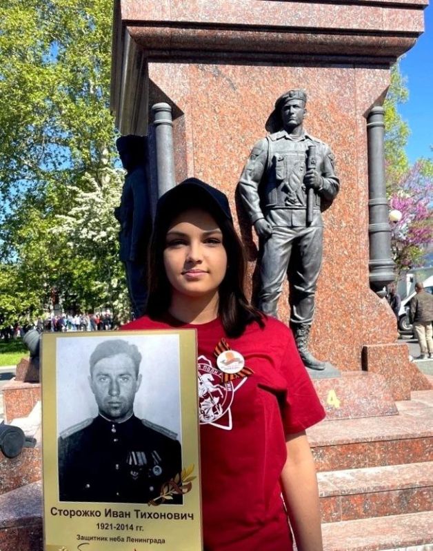 НАШ БЕССМЕРТНЫЙ ПОЛК!. В этом году акция «Бессмертный полк: Герои рядом с нами» вновь объединяет сердца миллионов! По всей России люди вышли на улицы, чтобы почтить память своих предков – участников Великой Отечественной... НАШ БЕССМЕРТНЫЙ ПОЛК!. В этом году акция «Бессмертный полк: Герои рядом с нами» вновь объединяет сердца миллионов! По всей России люди вышли на улицы, чтобы почтить память своих предков – участников Великой Отечественной...