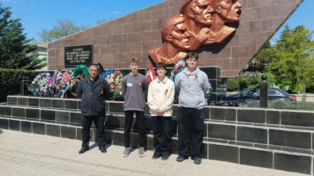 Эммилия Леонова: К 80 летию Победы в Великой Отечественной войне привели в порядок Памятник-стелу на пересечении улиц Демышева- Революции Эммилия Леонова: К 80 летию Победы в Великой Отечественной войне привели в порядок Памятник-стелу на пересечении улиц Демышева- Революции