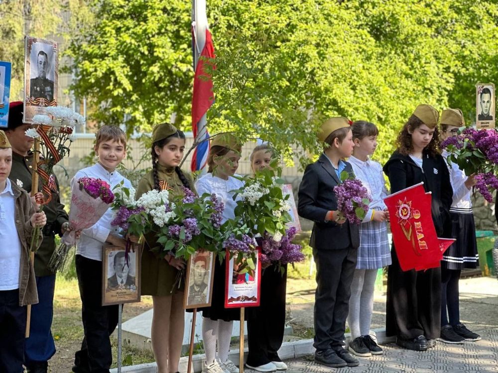 НАШ БЕССМЕРТНЫЙ ПОЛК!. В этом году акция «Бессмертный полк: Герои рядом с нами» вновь объединяет сердца миллионов! По всей России люди вышли на улицы, чтобы почтить память своих предков – участников Великой Отечественной... НАШ БЕССМЕРТНЫЙ ПОЛК!. В этом году акция «Бессмертный полк: Герои рядом с нами» вновь объединяет сердца миллионов! По всей России люди вышли на улицы, чтобы почтить память своих предков – участников Великой Отечественной...