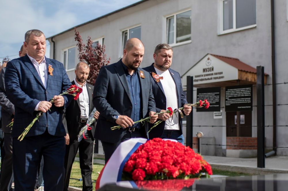 В преддверии 80-й годовщины Великой Победы, на месте бывшего нацистского пересыльного лагеря «Картофельный городок» состоялся траурный митинг, где почтили память узников лагеря В преддверии 80-й годовщины Великой Победы, на месте бывшего нацистского пересыльного лагеря «Картофельный городок» состоялся траурный митинг, где почтили память узников лагеря