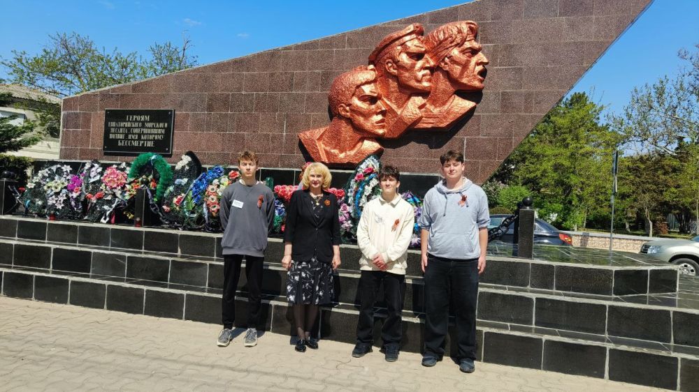 Эммилия Леонова: К 80 летию Победы в Великой Отечественной войне привели в порядок Памятник-стелу на пересечении улиц Демышева- Революции Эммилия Леонова: К 80 летию Победы в Великой Отечественной войне привели в порядок Памятник-стелу на пересечении улиц Демышева- Революции