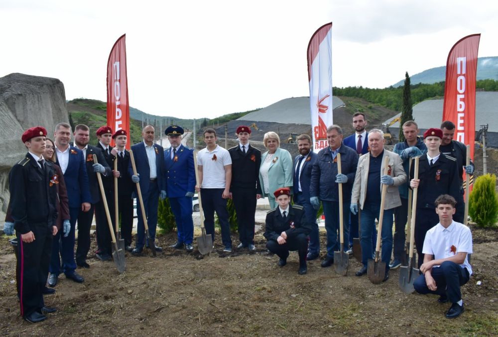 Галина Огнёва: Весной, когда земля пробуждается к жизни, а воздух наполняется ароматом цветущих садов, миллионы людей по всему миру высаживают деревья в память о тех, кто отдал жизнь за наше будущее Галина Огнёва: Весной, когда земля пробуждается к жизни, а воздух наполняется ароматом цветущих садов, миллионы людей по всему миру высаживают деревья в память о тех, кто отдал жизнь за наше будущее