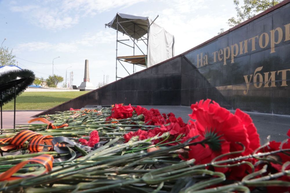 В Крыму почтили память жертв фашизма В Крыму почтили память жертв фашизма