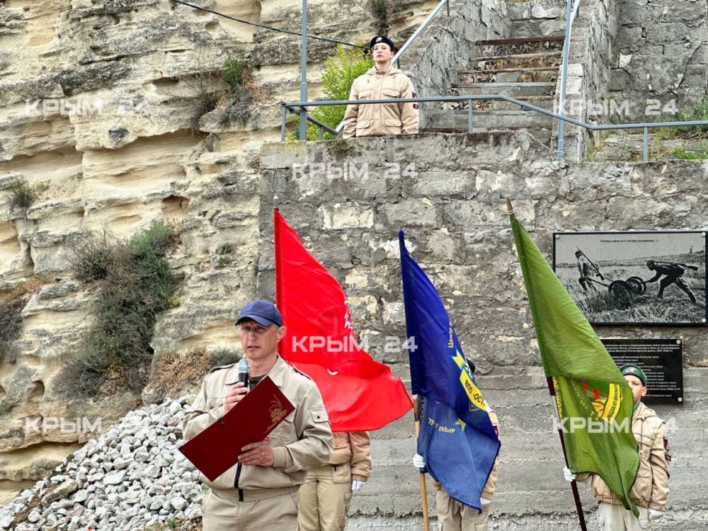 В Керченской крепости провели церемонию поднятия исторического флага В Керченской крепости провели церемонию поднятия исторического флага
