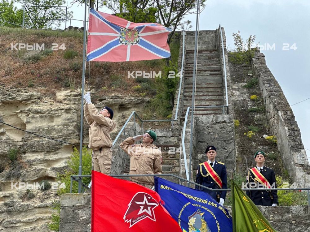 В Керченской крепости провели церемонию поднятия исторического флага В Керченской крепости провели церемонию поднятия исторического флага