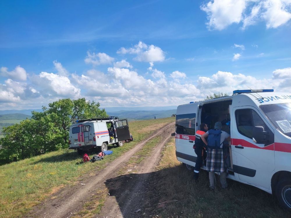 Женщина упала с семиметровой скалы в Симферопольском районе Женщина упала с семиметровой скалы в Симферопольском районе