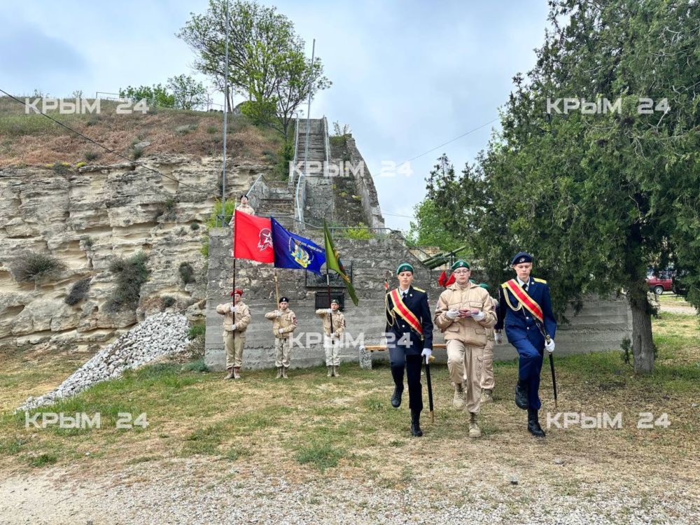 В Керченской крепости провели церемонию поднятия исторического флага В Керченской крепости провели церемонию поднятия исторического флага