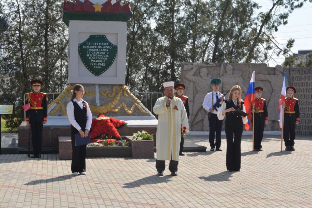 Денис Олейник: Празднование 80-летия Победы в Великой Отечественной войне в поселке Раздольное продолжилось около Обелиска Славы Денис Олейник: Празднование 80-летия Победы в Великой Отечественной войне в поселке Раздольное продолжилось около Обелиска Славы