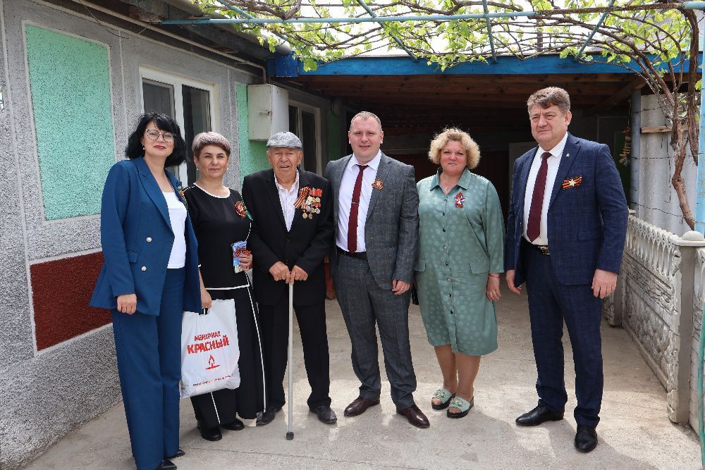 Денис Олейник: Совместно с заместителем председателя Государственного Совета Республики Крым Айдером Типпой, депутатом Государственного Совета Республики Крым Жанной Хуторенко, председателем Раздольненского районного совета...