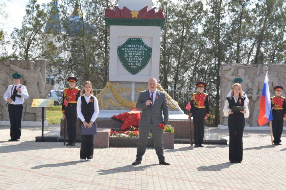 Денис Олейник: Празднование 80-летия Победы в Великой Отечественной войне в поселке Раздольное продолжилось около Обелиска Славы Денис Олейник: Празднование 80-летия Победы в Великой Отечественной войне в поселке Раздольное продолжилось около Обелиска Славы