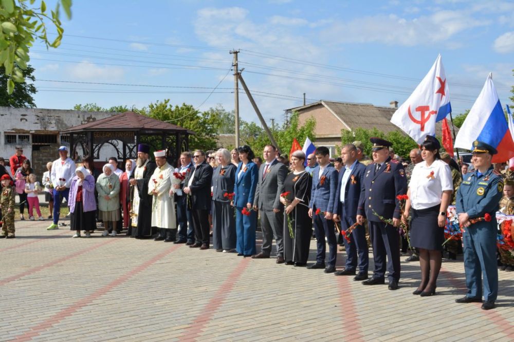 Денис Олейник: Празднование 80-летия Победы в Великой Отечественной войне в поселке Раздольное продолжилось около Обелиска Славы Денис Олейник: Празднование 80-летия Победы в Великой Отечественной войне в поселке Раздольное продолжилось около Обелиска Славы