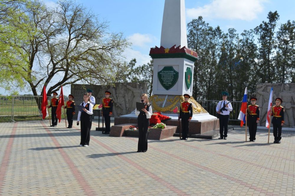 В посёлке Раздольное у Обелиска Славы состоялось памятное мероприятие, посвящённое 80-летию Победы в Великой Отечественной войне
