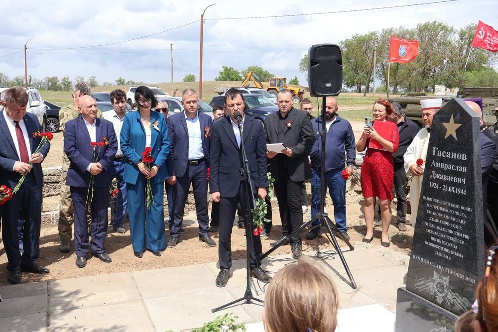 Председатель Госкомнаца Крыма Руслан Якубов и заместитель председателя Госкомнаца Крыма Вера Паутова приняли участие в торжественно-траурной церемонии «Война не закончена, пока не похоронен последний солдат»