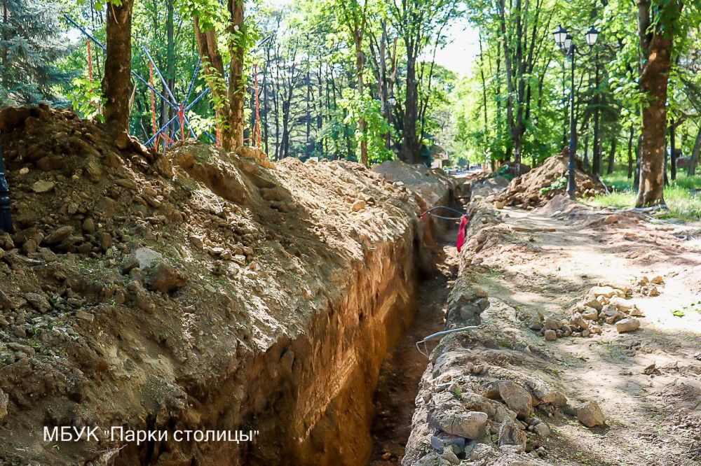 В Симферополе продолжается благоустройство Детского парка В Симферополе продолжается благоустройство Детского парка