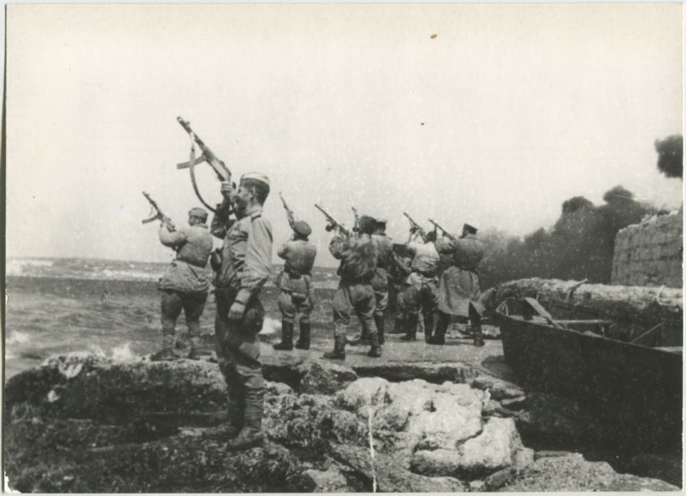 12               1944 