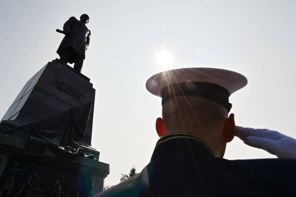 Аксёнов поздравил моряков с Днём Черноморского флота ВМФ России Аксёнов поздравил моряков с Днём Черноморского флота ВМФ России