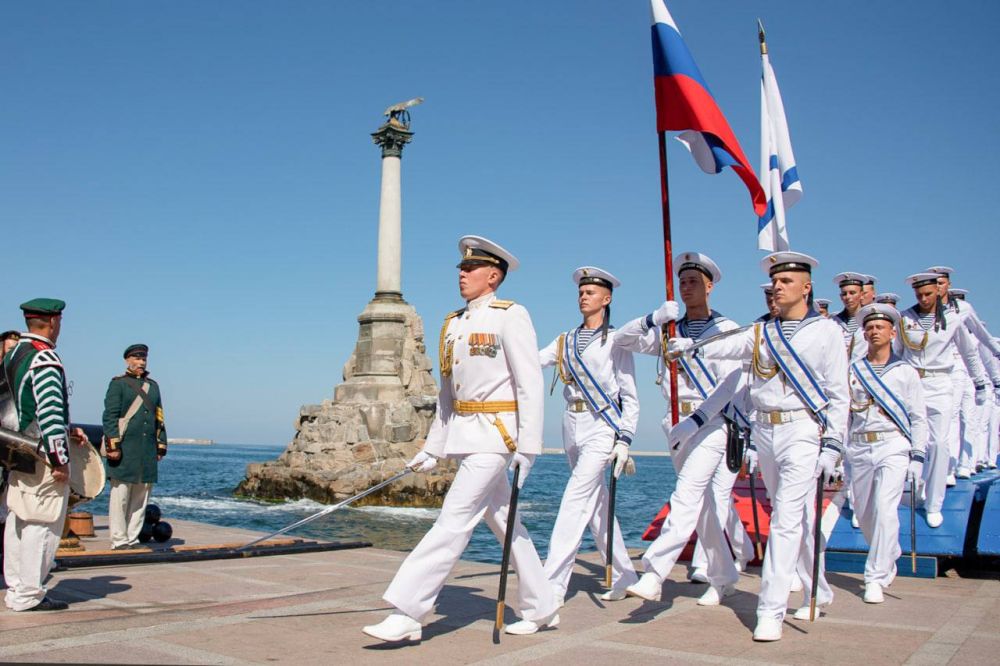 Аксёнов поздравил моряков с Днём Черноморского флота ВМФ России