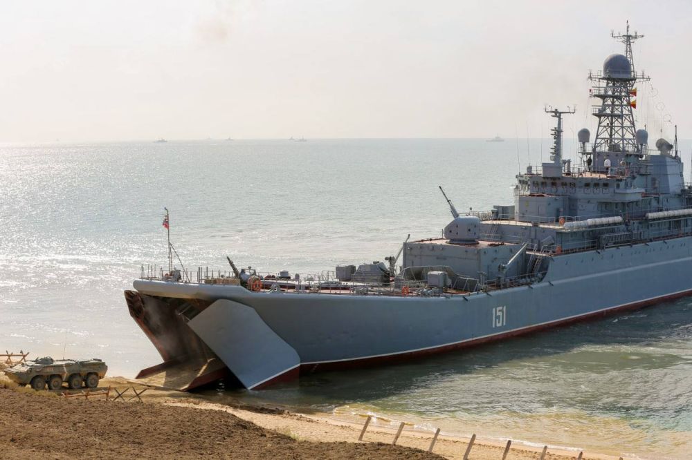 Аксёнов поздравил моряков с Днём Черноморского флота ВМФ России Аксёнов поздравил моряков с Днём Черноморского флота ВМФ России