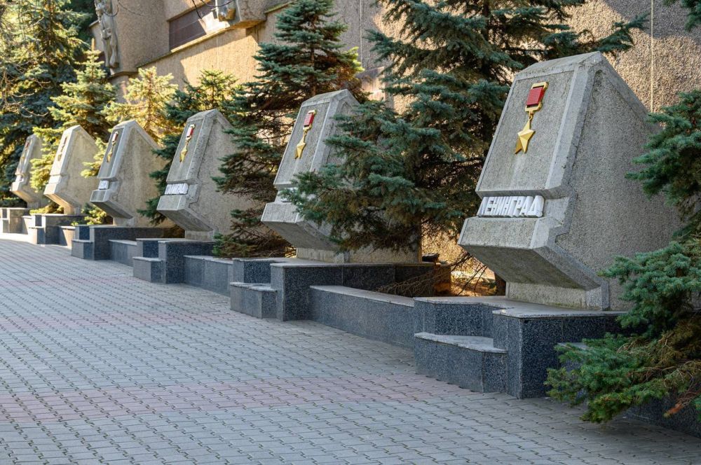 В Севастополе простились с создателем Аллеи городов-героев В Севастополе простились с создателем Аллеи городов-героев