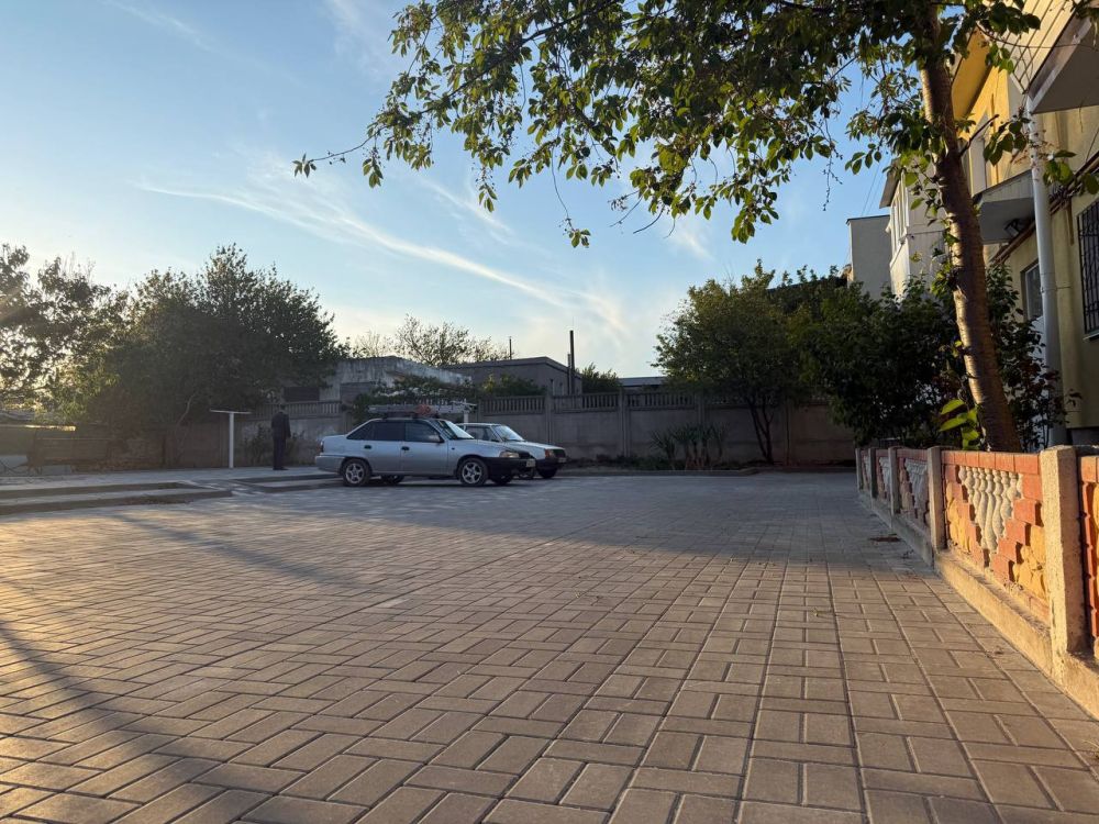 Александр Дудинов: Завершил рабочий день осмотром ремонта дворовой территории в поселке Черноморское по улице Кирова 45. Работы ведутся в рамках программы «Формирование комфортной городской среды» Александр Дудинов: Завершил рабочий день осмотром ремонта дворовой территории в поселке Черноморское по улице Кирова 45. Работы ведутся в рамках программы «Формирование комфортной городской среды»