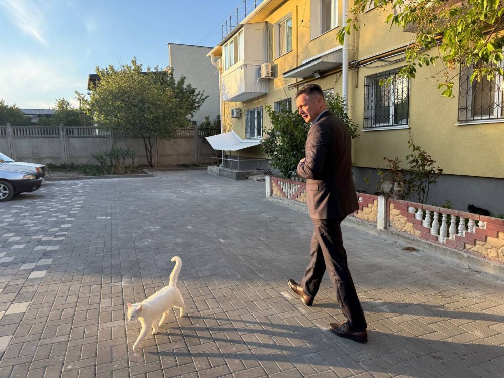 Александр Дудинов: Завершил рабочий день осмотром ремонта дворовой территории в поселке Черноморское по улице Кирова 45. Работы ведутся в рамках программы «Формирование комфортной городской среды» Александр Дудинов: Завершил рабочий день осмотром ремонта дворовой территории в поселке Черноморское по улице Кирова 45. Работы ведутся в рамках программы «Формирование комфортной городской среды»