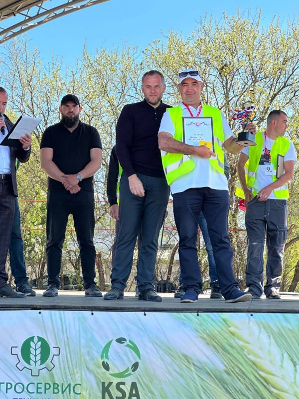 В рамках масштабного агропромышленного мероприятия «День поля – 2025» прошел конкурс профессионального мастерства среди механизаторов В рамках масштабного агропромышленного мероприятия «День поля – 2025» прошел конкурс профессионального мастерства среди механизаторов