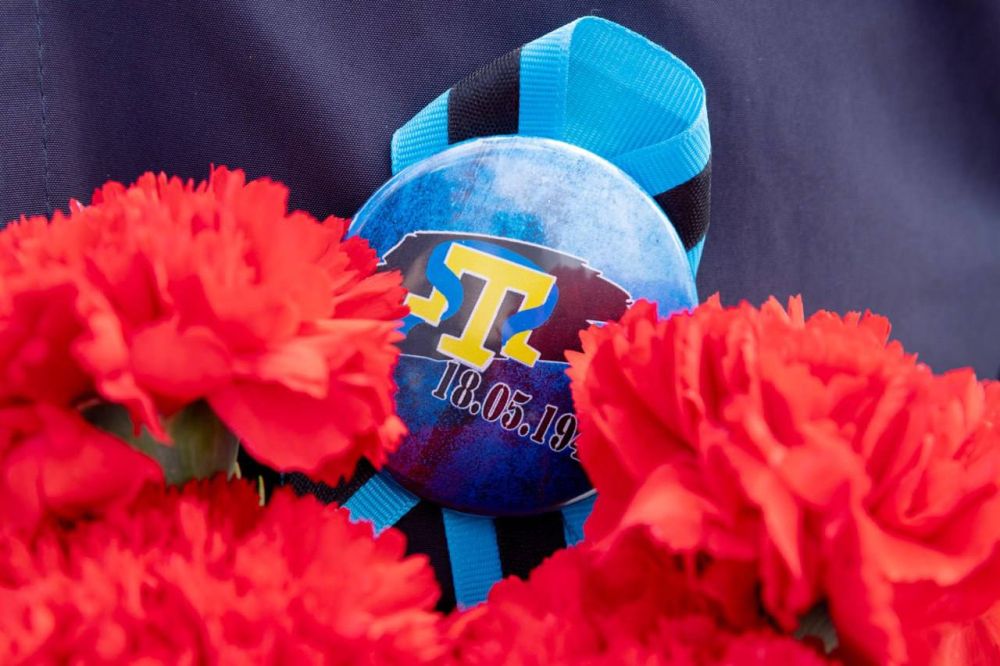 Глава Крыма возложил цветы на территории Мемориального комплекса «Путь возрождения народов Крыма» Глава Крыма возложил цветы на территории Мемориального комплекса «Путь возрождения народов Крыма»