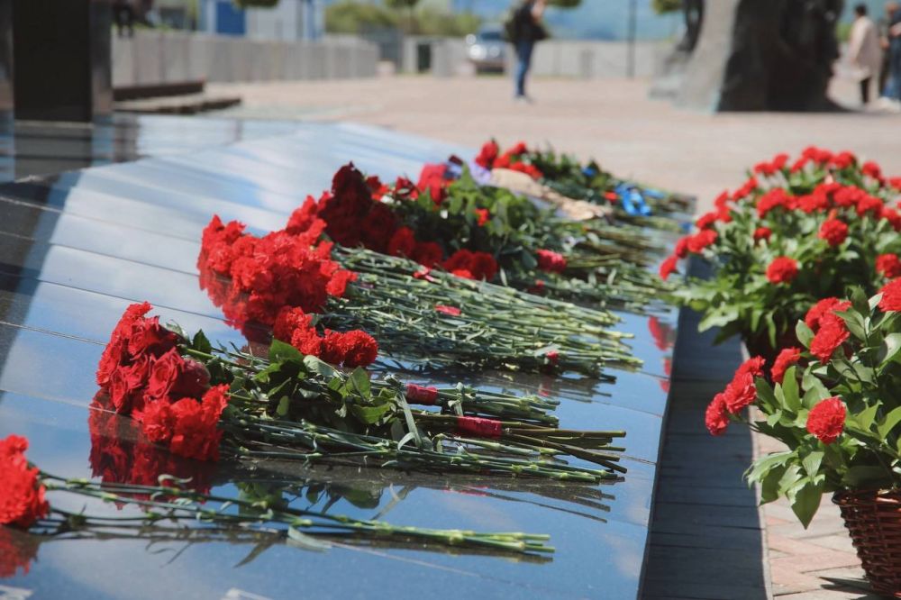 Дмитрий Скобликов: Почтил память жертв депортации народов Крыма Дмитрий Скобликов: Почтил память жертв депортации народов Крыма