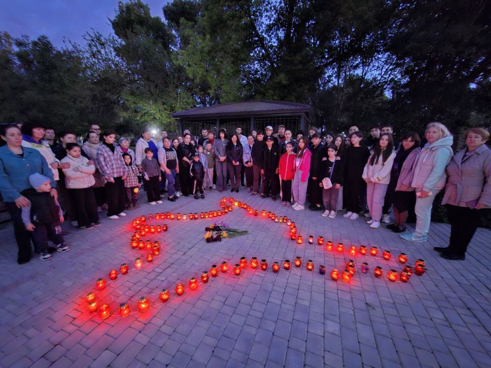18 мая в пгт Советский состоялось возложение цветов к памятному знаку депортации народов Крыма 18 мая в пгт Советский состоялось возложение цветов к памятному знаку депортации народов Крыма