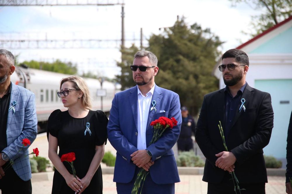 Дмитрий Скобликов: Почтил память жертв депортации народов Крыма Дмитрий Скобликов: Почтил память жертв депортации народов Крыма