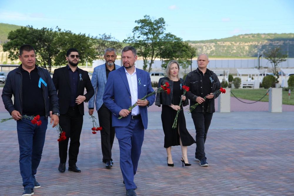 Дмитрий Скобликов: Почтил память жертв депортации народов Крыма Дмитрий Скобликов: Почтил память жертв депортации народов Крыма