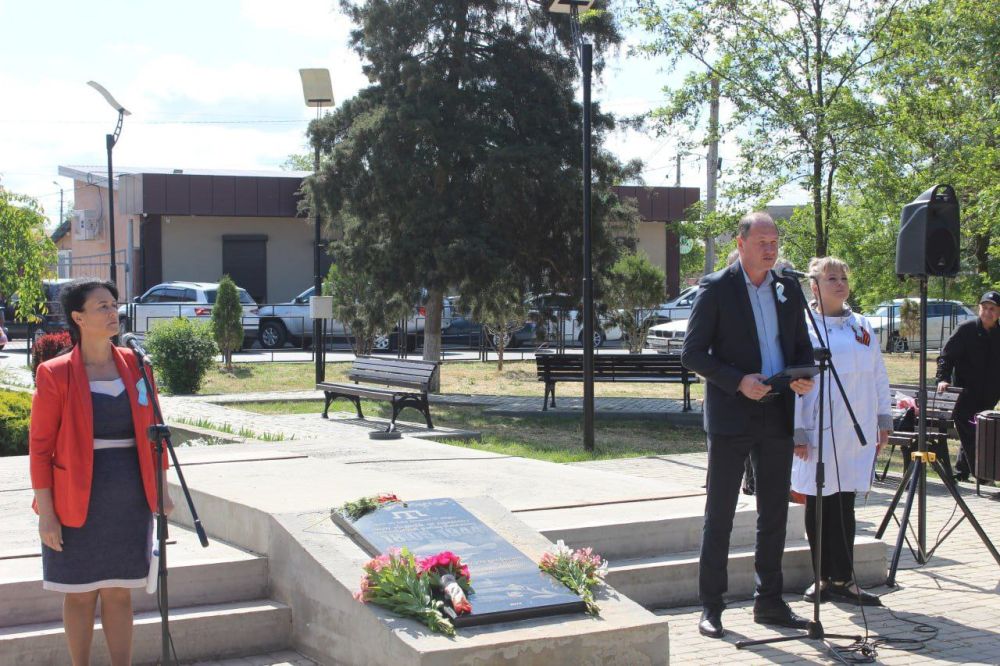 Владислав Хаджиев: В День памяти жертв депортации народов Крыма, в рамках траурного мероприятия, почтили минутой молчания память о тех, кто не дожил до сегодняшних дней, а также возложили корзины и цветы к памятному знаку... Владислав Хаджиев: В День памяти жертв депортации народов Крыма, в рамках траурного мероприятия, почтили минутой молчания память о тех, кто не дожил до сегодняшних дней, а также возложили корзины и цветы к памятному знаку...