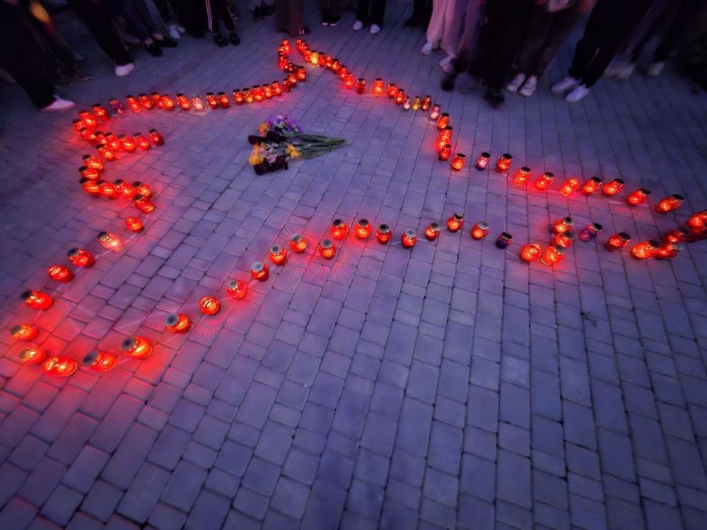 18 мая в пгт Советский состоялось возложение цветов к памятному знаку депортации народов Крыма 18 мая в пгт Советский состоялось возложение цветов к памятному знаку депортации народов Крыма