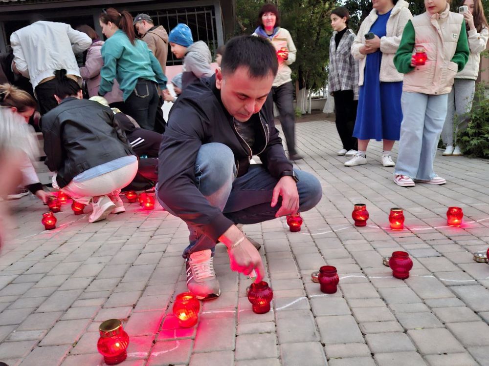18 мая в пгт Советский состоялось возложение цветов к памятному знаку депортации народов Крыма 18 мая в пгт Советский состоялось возложение цветов к памятному знаку депортации народов Крыма