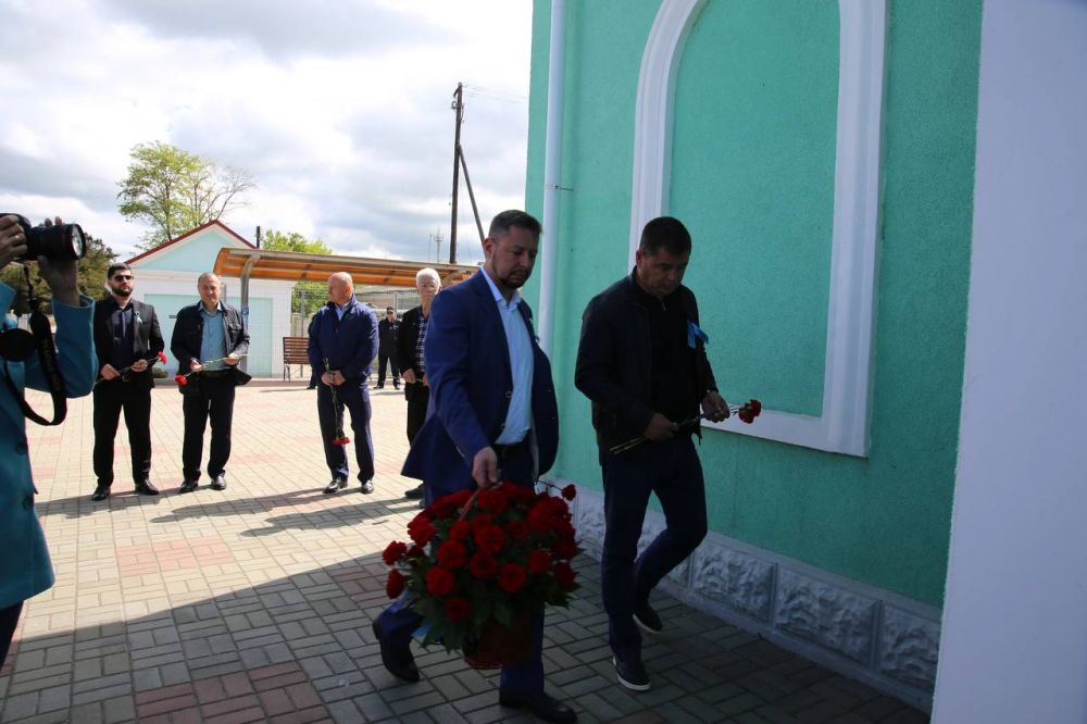 Глава администрации города Бахчисарая Дмитрий Скобликов почтил память жертв депортации народов Крыма Глава администрации города Бахчисарая Дмитрий Скобликов почтил память жертв депортации народов Крыма