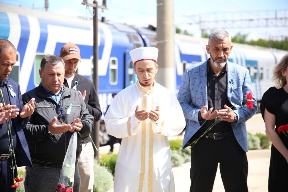 Дмитрий Скобликов: Почтил память жертв депортации народов Крыма Дмитрий Скобликов: Почтил память жертв депортации народов Крыма