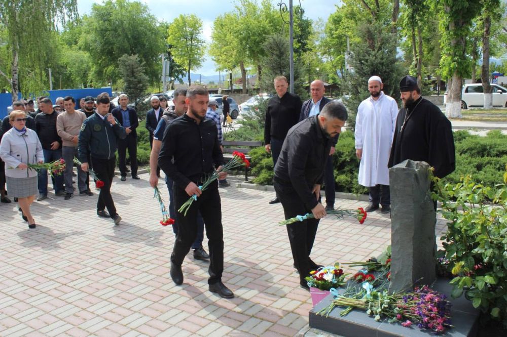 Рустем Аметов: В 1944 году началась трагедия, которая коснулась многих крымских народов — крымских татар, греков, армян, болгар, немцев и итальянцев Рустем Аметов: В 1944 году началась трагедия, которая коснулась многих крымских народов — крымских татар, греков, армян, болгар, немцев и итальянцев