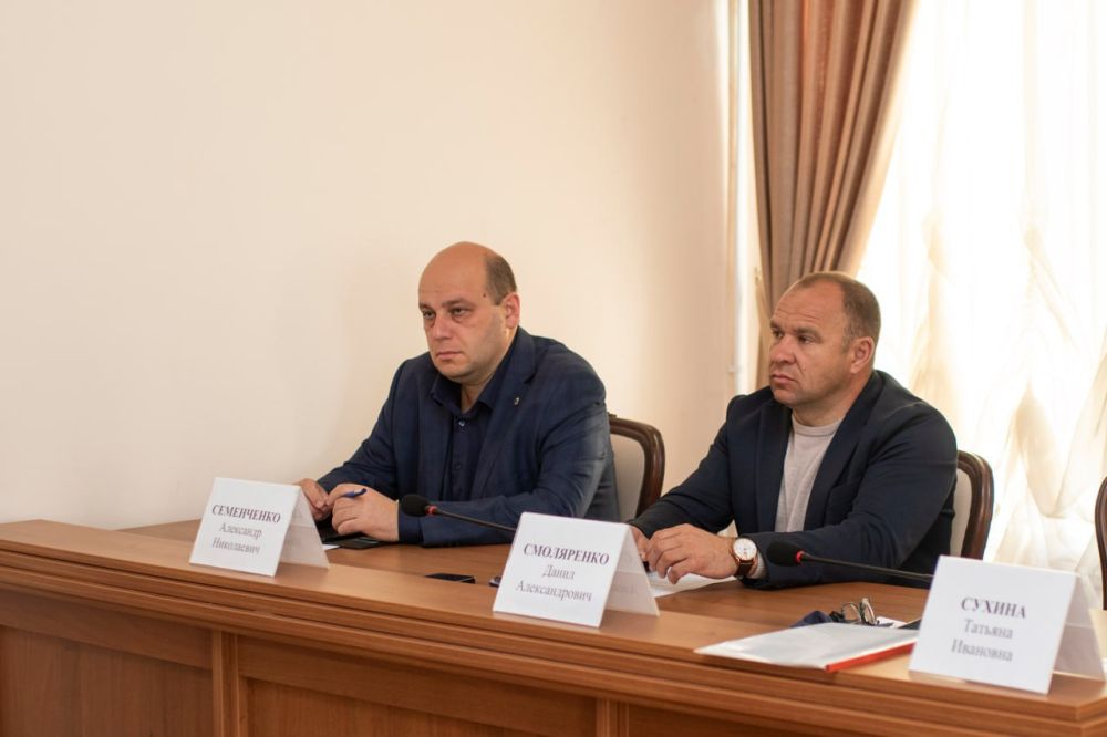 В Симферополе состоялось оперативно-хозяйственное совещание, в ходе которого руководители структурных подразделений отчитались о проделанной работе В Симферополе состоялось оперативно-хозяйственное совещание, в ходе которого руководители структурных подразделений отчитались о проделанной работе