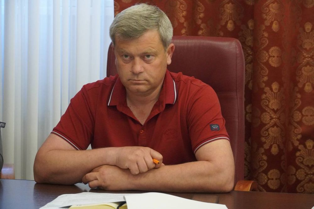 Глава администрации Керчи Олег Каторгин провел аппаратное совещание со своими заместителями и руководителями структурных подразделений администрации Глава администрации Керчи Олег Каторгин провел аппаратное совещание со своими заместителями и руководителями структурных подразделений администрации
