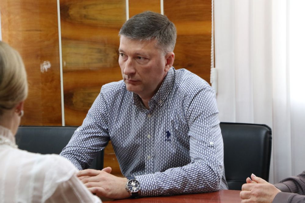 Ольга Урайкина: Сегодня состоялась рабочая встреча с членом Общественной палаты Республики Крым Зауром Смирновым Ольга Урайкина: Сегодня состоялась рабочая встреча с членом Общественной палаты Республики Крым Зауром Смирновым