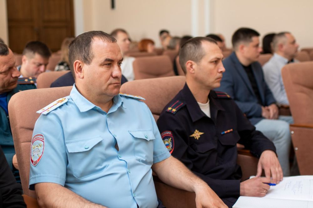 В Симферополе состоялось оперативно-хозяйственное совещание, в ходе которого руководители структурных подразделений отчитались о проделанной работе В Симферополе состоялось оперативно-хозяйственное совещание, в ходе которого руководители структурных подразделений отчитались о проделанной работе