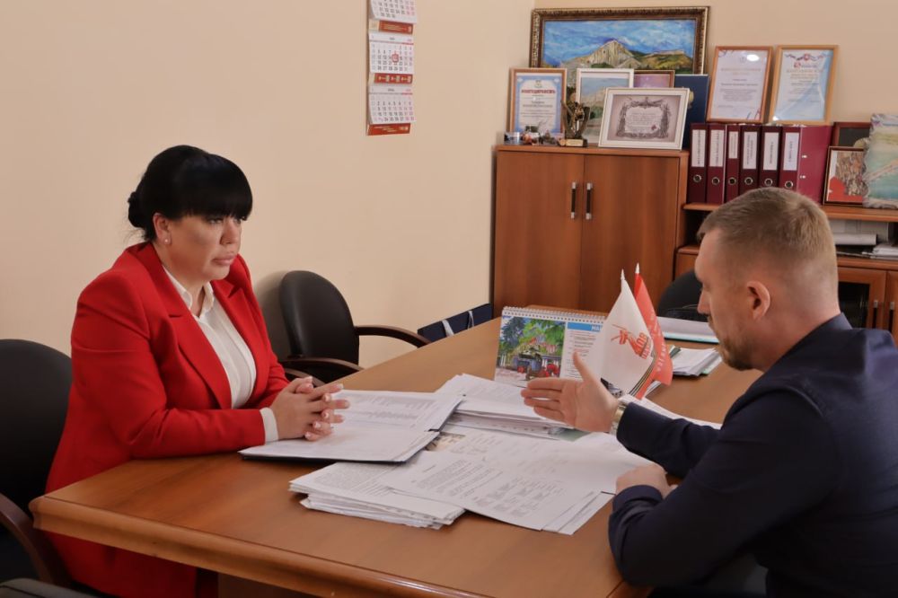 На встрече с заместителем министра промышленности и торговли Республики Крым Инессой Федотовой обсудили ряд направлений, способствующих развитию торговли и поддержки местных производителей в Белогорском районе На встрече с заместителем министра промышленности и торговли Республики Крым Инессой Федотовой обсудили ряд направлений, способствующих развитию торговли и поддержки местных производителей в Белогорском районе