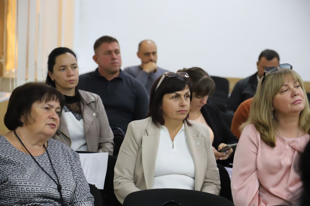 О реализации государственной помощи на основе государственного контракта в текущем году на аппаратном совещании проинформировала начальник департамента труда и социальной защиты населения администрации Бахчисарайского района... О реализации государственной помощи на основе государственного контракта в текущем году на аппаратном совещании проинформировала начальник департамента труда и социальной защиты населения администрации Бахчисарайского района...