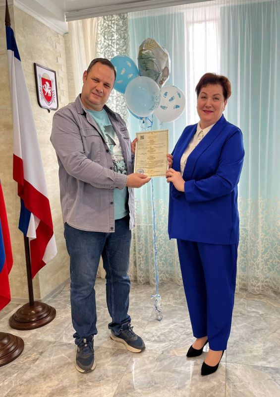 Керченский городской отдел ЗАГС проводил торжественный обряд имянаречения мальчика, запись акта о рождении которого зарегистрирована под №300 с начала года в городе-герое Керчь Керченский городской отдел ЗАГС проводил торжественный обряд имянаречения мальчика, запись акта о рождении которого зарегистрирована под №300 с начала года в городе-герое Керчь