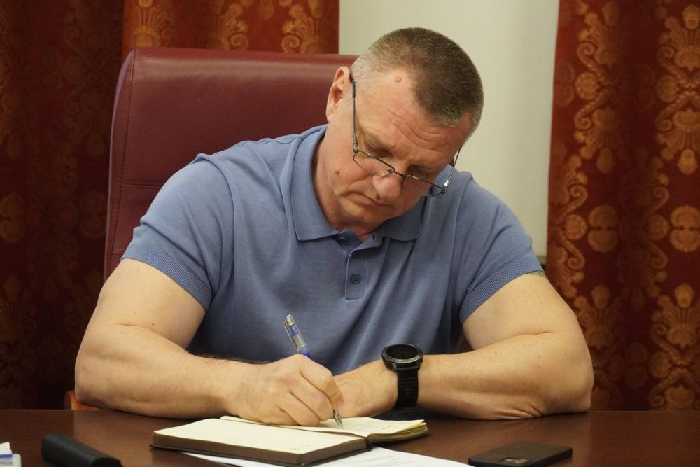 Глава администрации Керчи Олег Каторгин провел аппаратное совещание со своими заместителями и руководителями структурных подразделений администрации Глава администрации Керчи Олег Каторгин провел аппаратное совещание со своими заместителями и руководителями структурных подразделений администрации