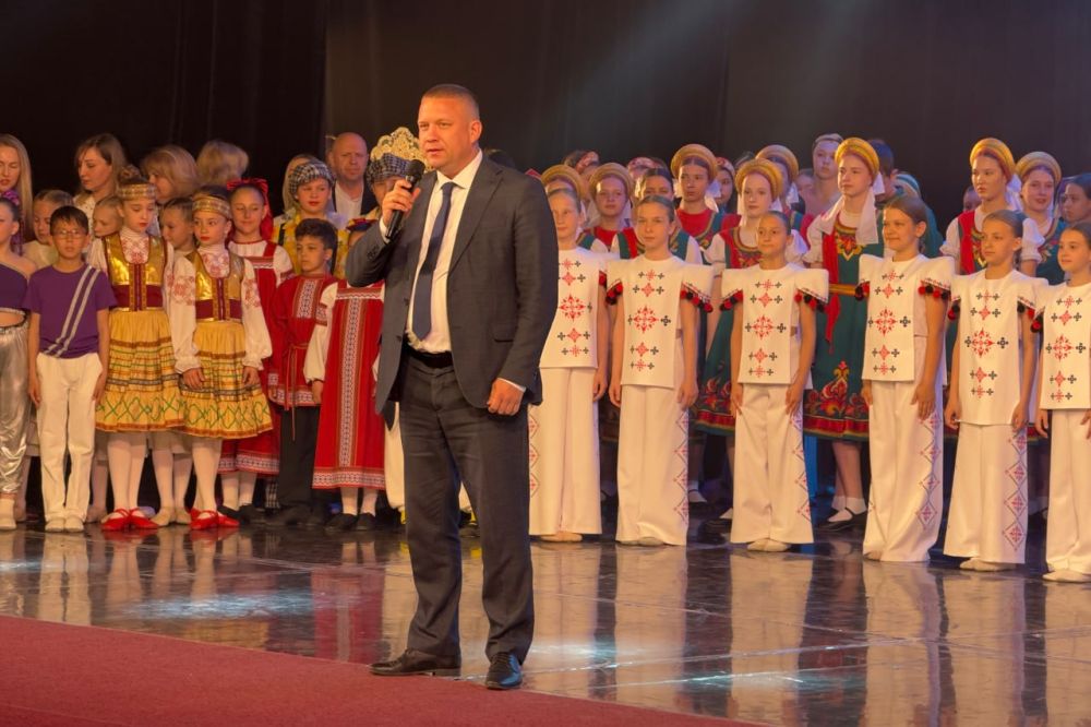 Гала-концерт и церемония награждения победителей Республиканского открытого фестиваля-конкурса детского творчества «Крым в сердце моем» состоялся в Симферополе Гала-концерт и церемония награждения победителей Республиканского открытого фестиваля-конкурса детского творчества «Крым в сердце моем» состоялся в Симферополе